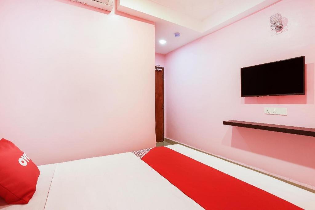 Oyo 89387 Sun Keerana Hotel Klang Exterior photo